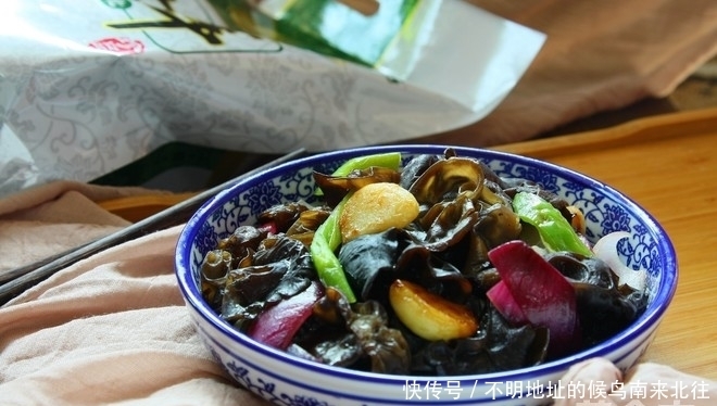 这菜切记不能隔夜吃,放进冰箱也不行,家有老人要注意!