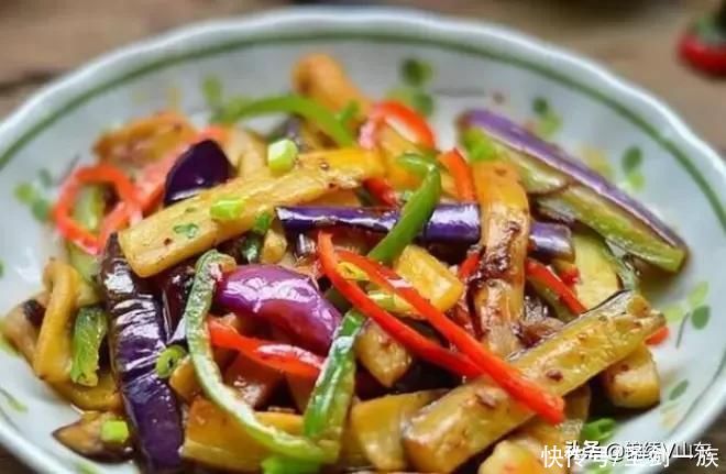 魔芋豆腐|馋得人直流口水的家常菜，味道真给力，配上米饭，美美地享用吧