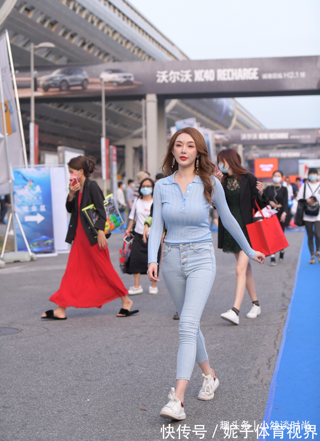 牛仔布 微胖女孩的日常穿搭,如果您要娶媳妇,一定要娶这样的类型