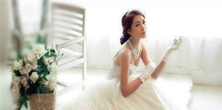 礼服|还在为婚礼当天的首饰发愁?了解一些珍珠吧,这样穿真美!