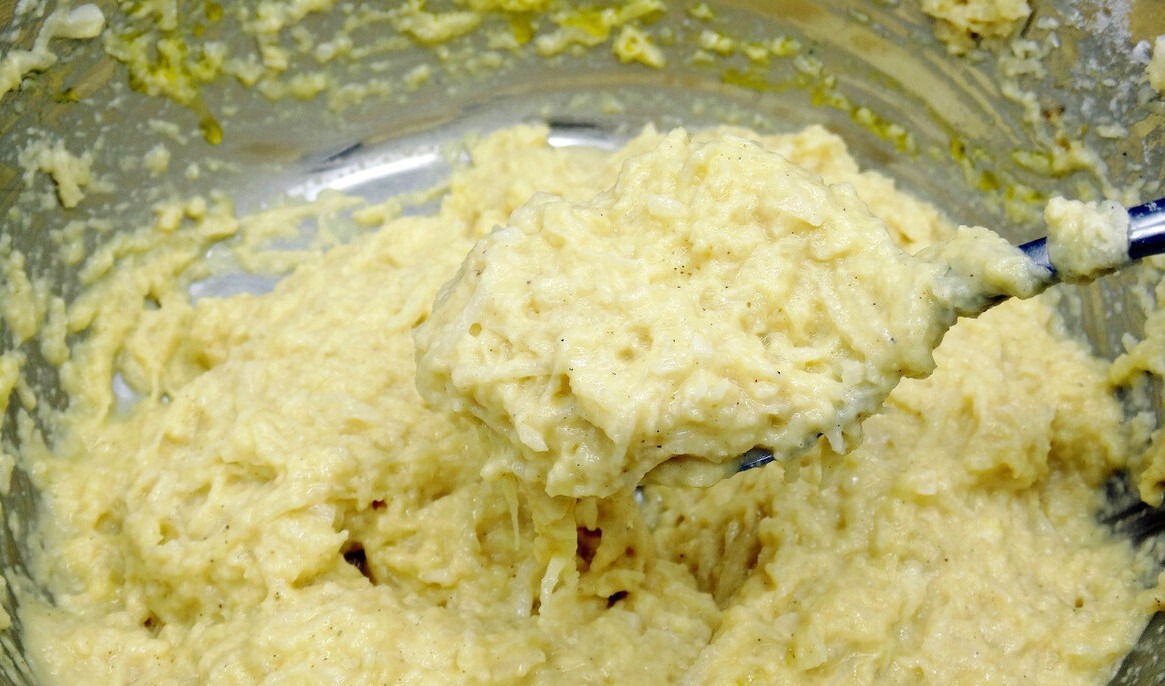 炸萝卜丸子，别再放面粉了，多加这2味料，金黄酥脆，凉了也不硬