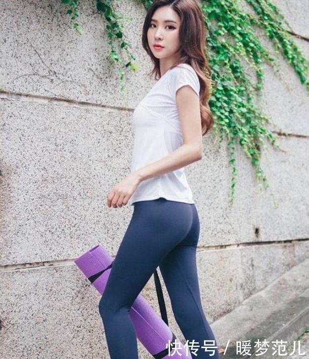 可爱迷人的紧身打底裤小姐姐,透露出青春朝气,可爱不能档!