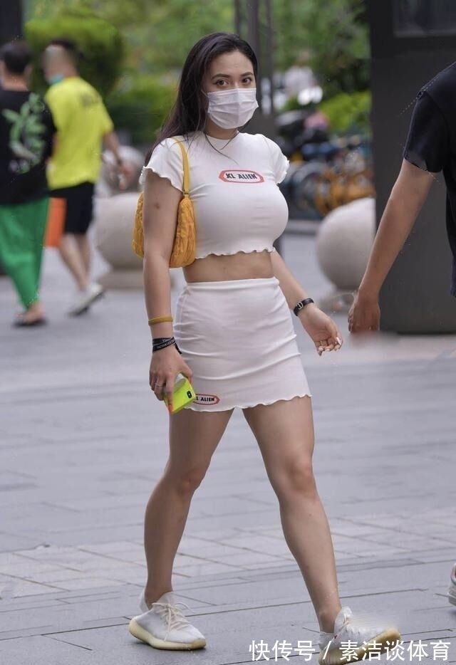 美女|“腿粗”又如何？利用合理的穿搭配合，势必让大家眼前一亮！