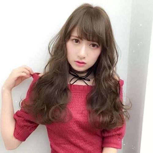 三四十岁女人发量非常多,适合烫什么发型?试试时髦减龄的弯弯烫