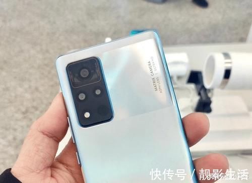 天玑|荣耀V40发布，66W快充+128GB仅3599元，海报只字不提芯片惹争议！
