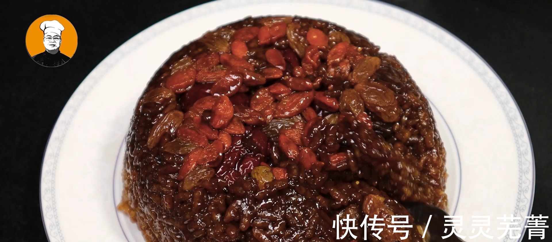 秘制红糖糯米饭,加上几种配料,香甜软糯,挑食的孩子也爱吃!