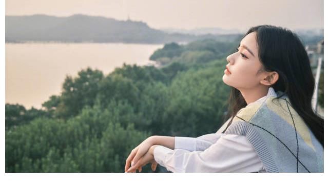 林允cos沉睡魔咒女巫