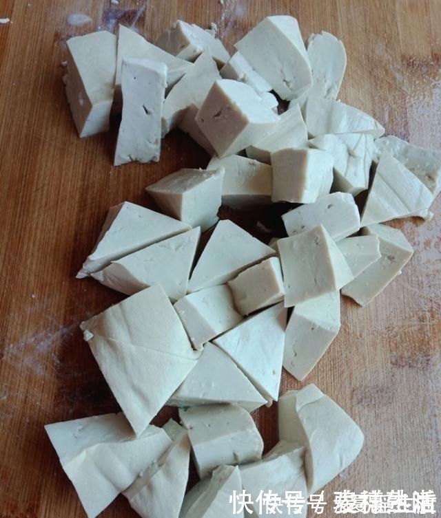 补充蛋白质|豆腐不要直接炒着吃,加上它,天天吃都不腻,比肉还香