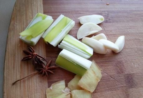 大厨|炖酸菜时,酸菜别直接就下锅,大厨教我1招,酸脆入味好吃还不腻