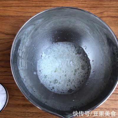 蛋白霜|正宗地道的桂花黑米糕做法，速来围观