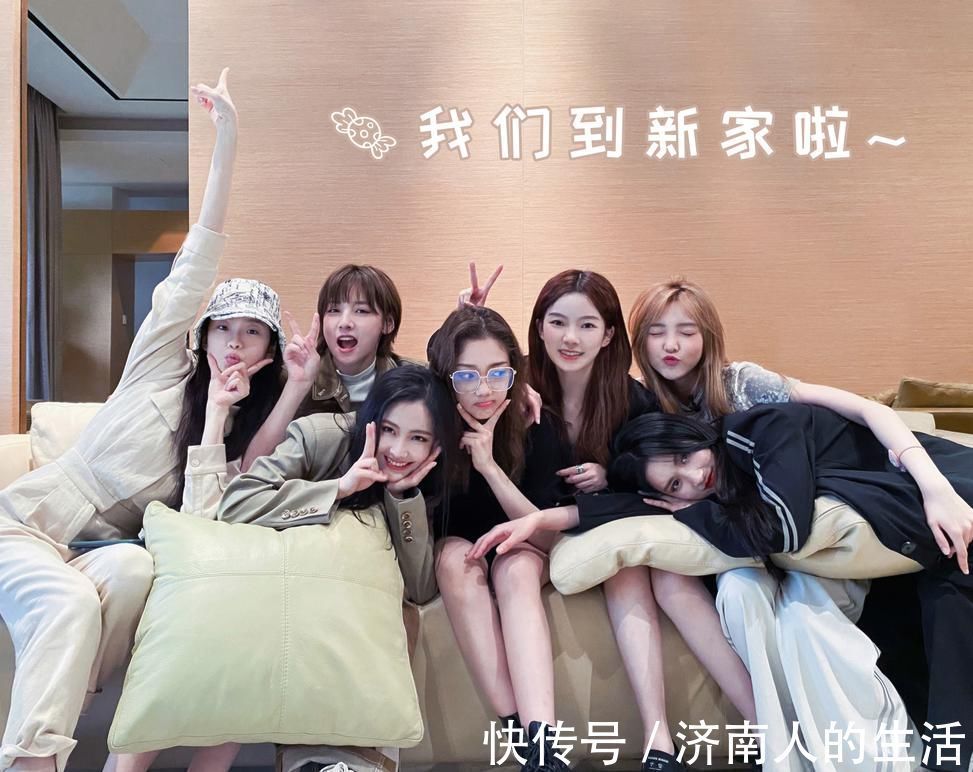 希林|硬糖少女搬新家王艺瑾躺赵粤怀里,希林气鼓鼓不看镜头,张艺凡赢了