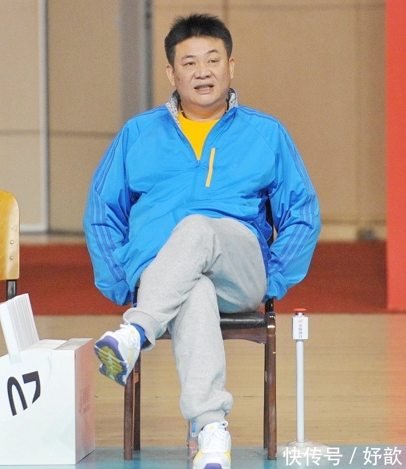 安家杰|中国女排新任主帅蔡斌:欠家庭太多,谈及妻儿有泪水