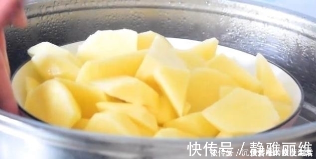 土豆最过瘾的吃法,比肉还香,做法简单,一上桌就被抢光