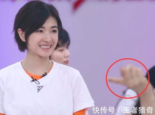 張雨綺|《乘風(fēng)破浪的姐姐》開場舞集訓(xùn)伊能靜站C位,萬茜全程笑看不吱聲