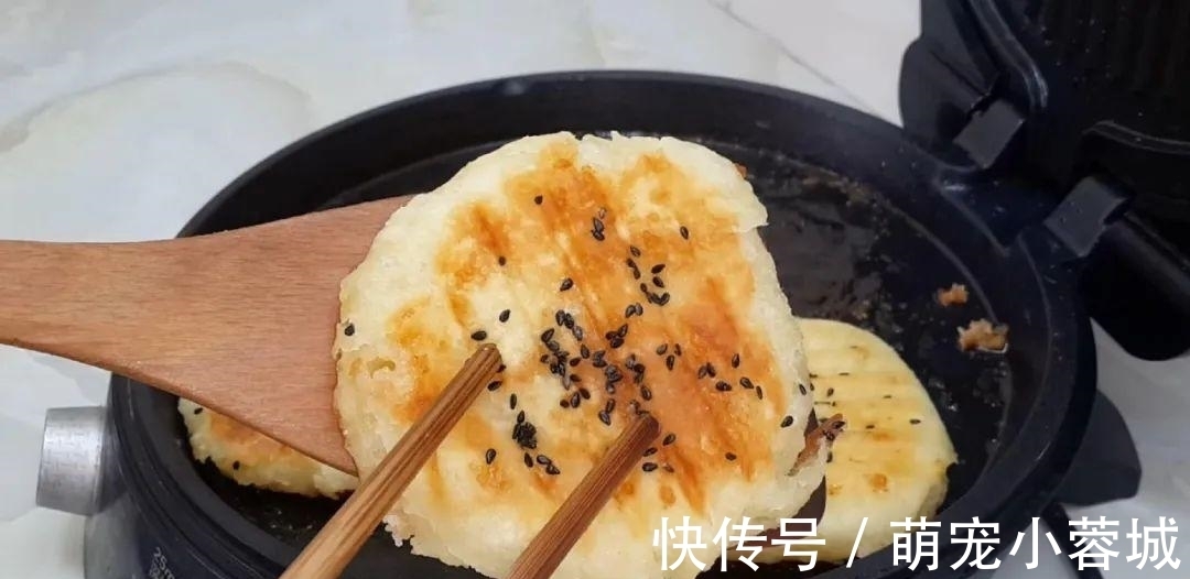 面粉这样做才好吃，加几勺白糖，外皮焦脆又营养，出锅孩子抢着吃