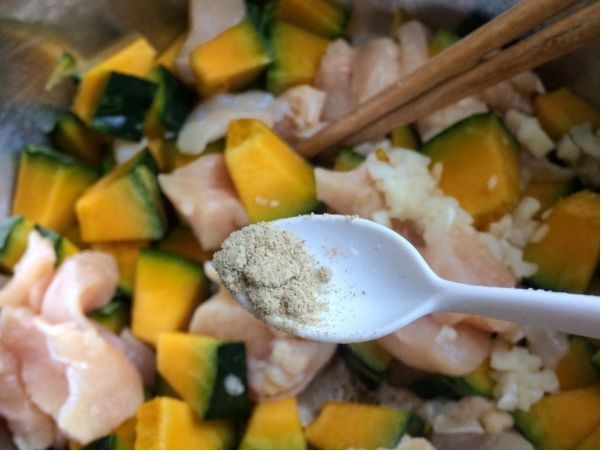 这是一道吃再多也不担心胖的菜，荤素搭配，相当低脂