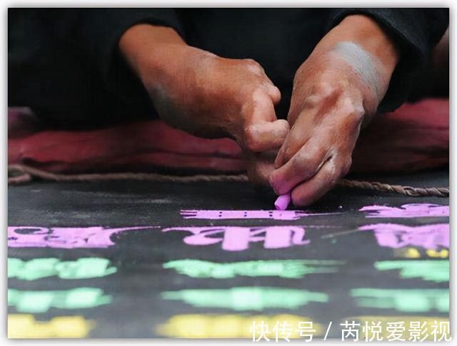 王海潮!有尊严的乞丐崔显仁:苦练10年粉笔字,从乞丐摇身变成千万富翁