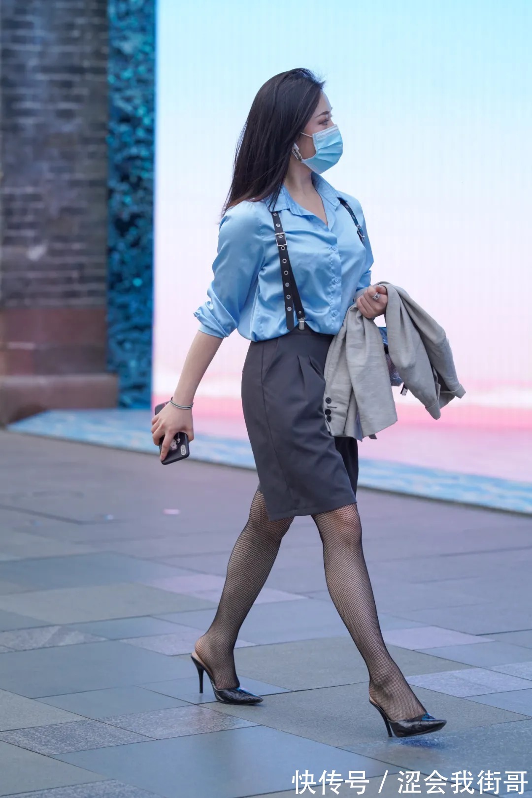 时尚 穿蓝衣的时尚女生