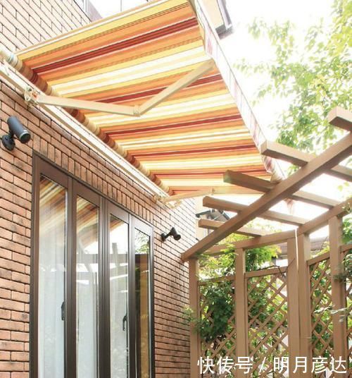 百叶帘|以后阳台我也不封，这样幕布搭木架上遮阳，跟豪宅小露台一样惬意