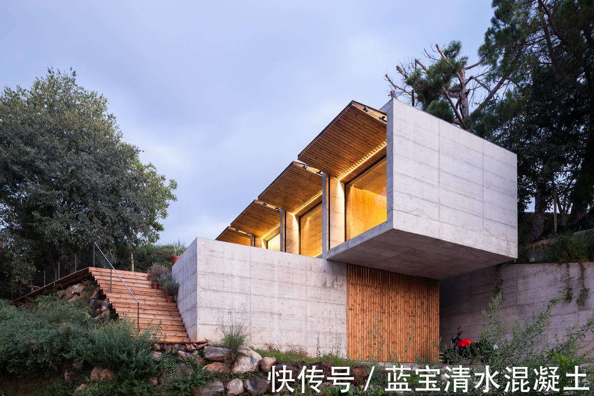 原木|西班牙原木与混凝土大宅,自然与质感的结合