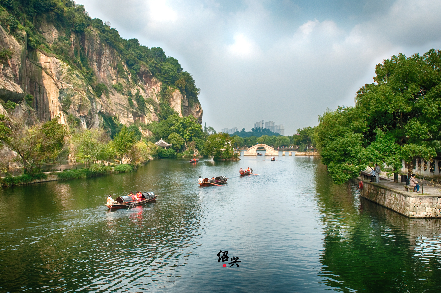 去绍兴，感受山水风景中的书卷气和黄酒香