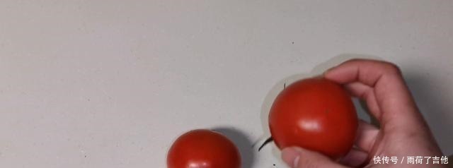 西红柿|买西红柿要买母的,头部一眼就能看出,沙甜多汁,老农方法真管用