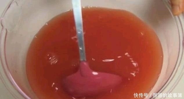 惊喜|我儿媳发明了一种吃西瓜的新方法剪了之后我很高兴充满了惊喜