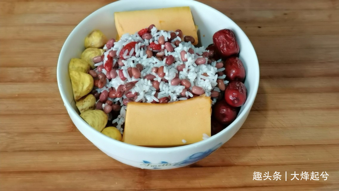 秋冬板栗营养,用板栗南瓜做解腻小甜品,香甜软糯,美味又可口