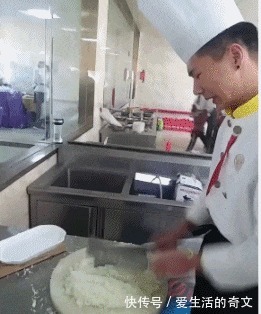 |搞笑GIF：这位姑娘想过年前谈个恋爱，要求很过分吗？