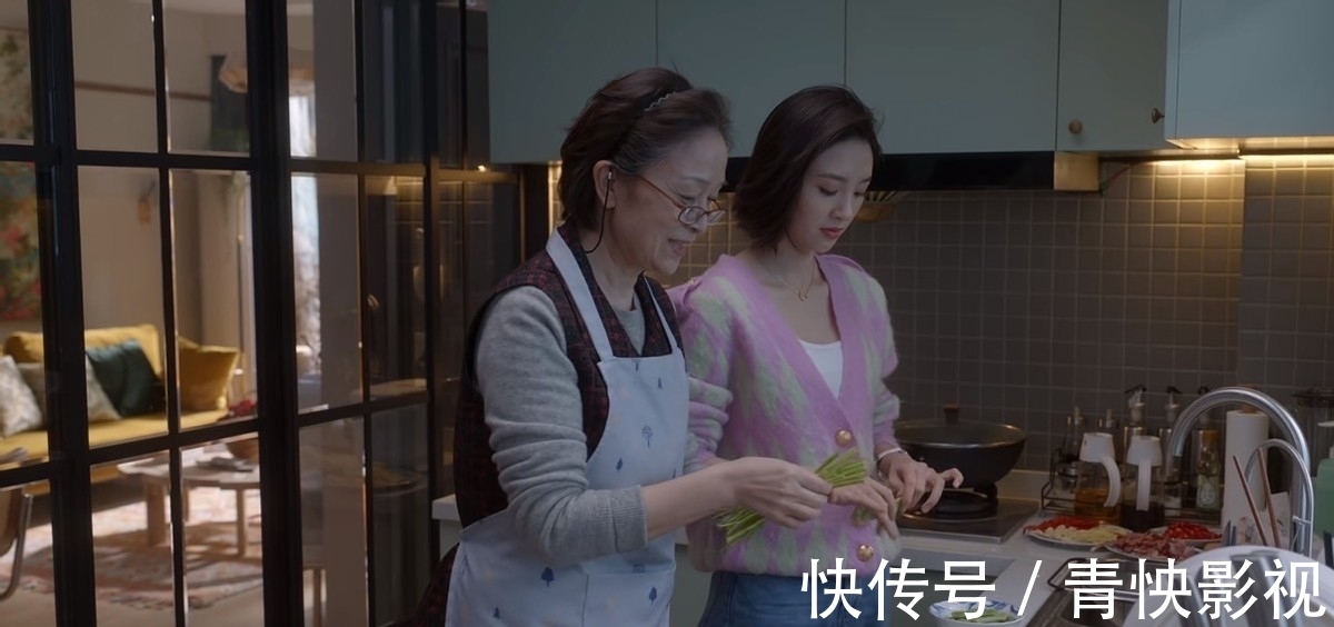 冲上收视榜第一！仅播2集口碑就爆了，黄磊一出手就是“王炸”