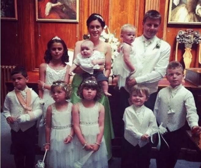 兄弟姐妹|“最强大舅舅团”来了,8个舅舅只有1个外甥女,网友直呼不敢娶