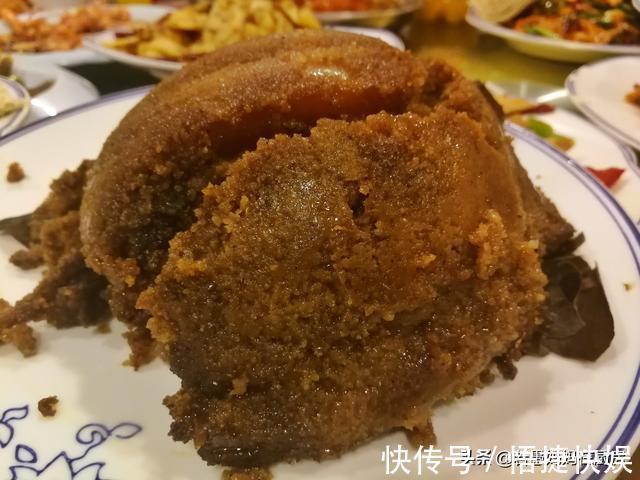 烙馍|8道凉菜,15道热菜,农家院的团圆饭总花费588元,网友说:太值了