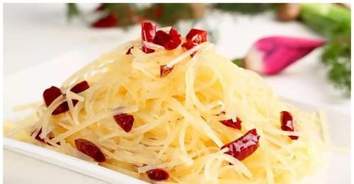 炒土豆丝想要好吃，怎么泡才是关键，厨师都是悄悄这么干