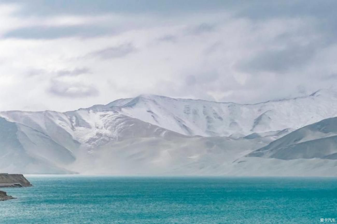 闪闪发光的雪山梦境