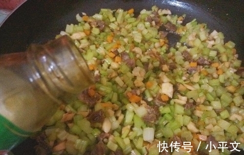 勺子|用勺子吃才过瘾的菜,三种食材,简单易做,鲜香味美,一盘不够吃