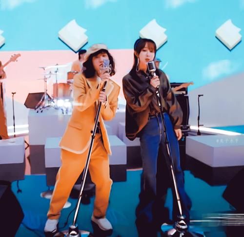 舞台|杨紫成团出舞台！主场、门面、rap、舞担咱都有，你为哪位应援？