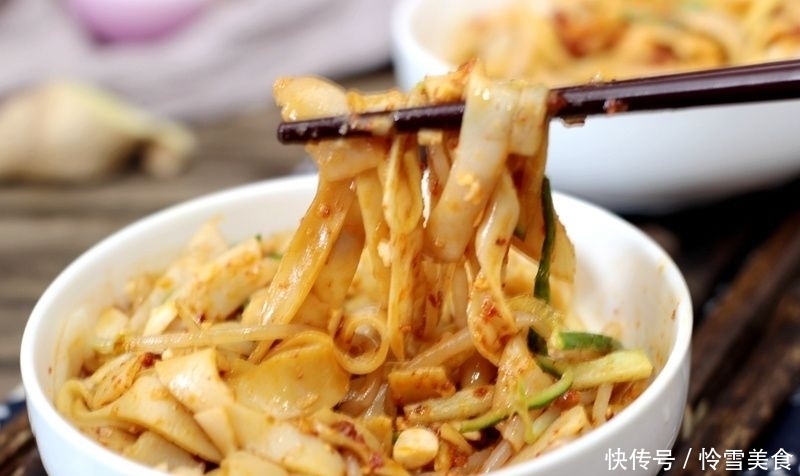 凉皮简单版,不揉面不洗面,又快又好吃,还劲道不易破!