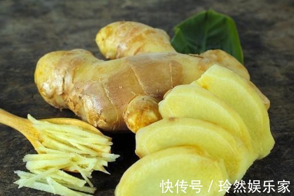 姜黄素|睡前把生姜涂在脚底下,除了缓解脚臭,还有三大好处等着你!