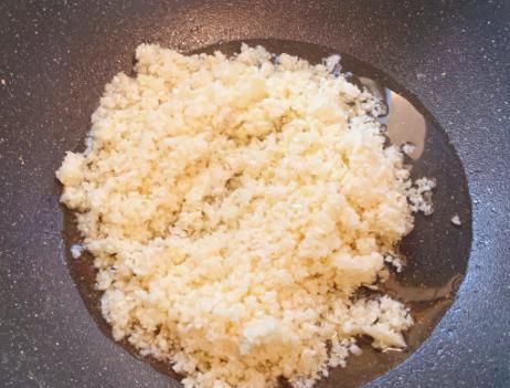 为啥饭店炒的白菜好吃？原来下锅前要多加这1步，白菜脆爽不出水