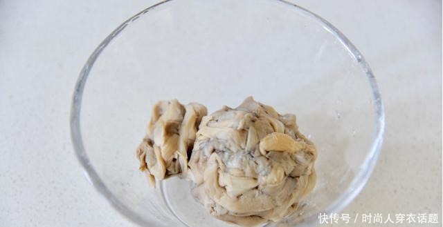 蘑菇|这道菜成本2元钱,吃起来比肉还香的“下饭王”,老公每天都想吃