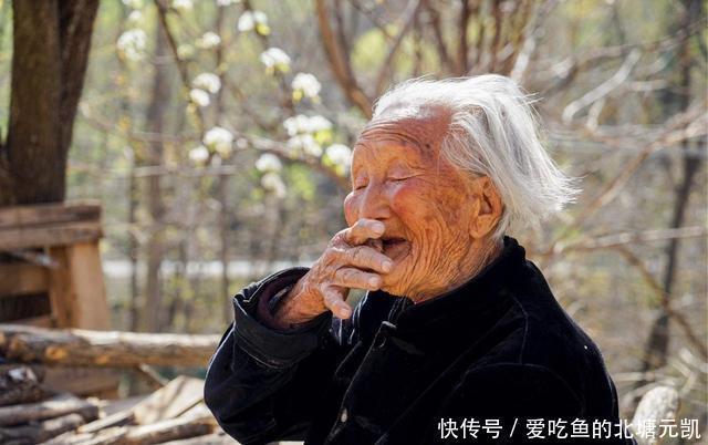 吸烟|113岁老人吸烟又喝酒,他说长寿其实不难,不妨坚持做1件事