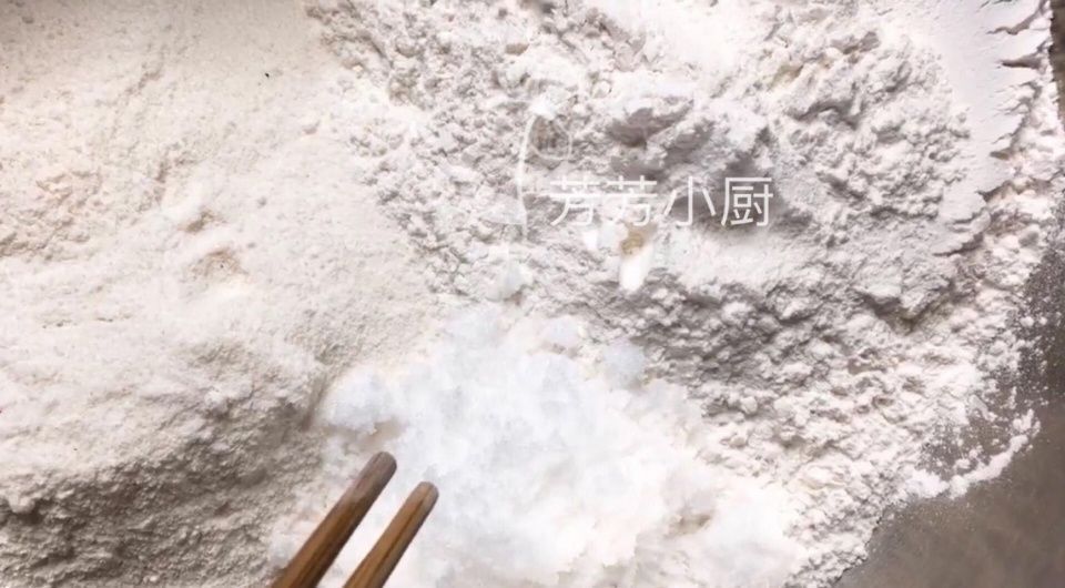 棉絮状|一碗糯米粉,教你做红豆糯米糕,亲戚来的时候,女人多吃补气补血