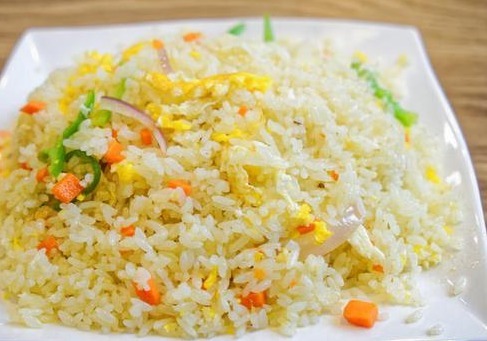 蛋炒饭很多人第一步就错了,此法做米饭粒粒分明,解馋好看也好吃
