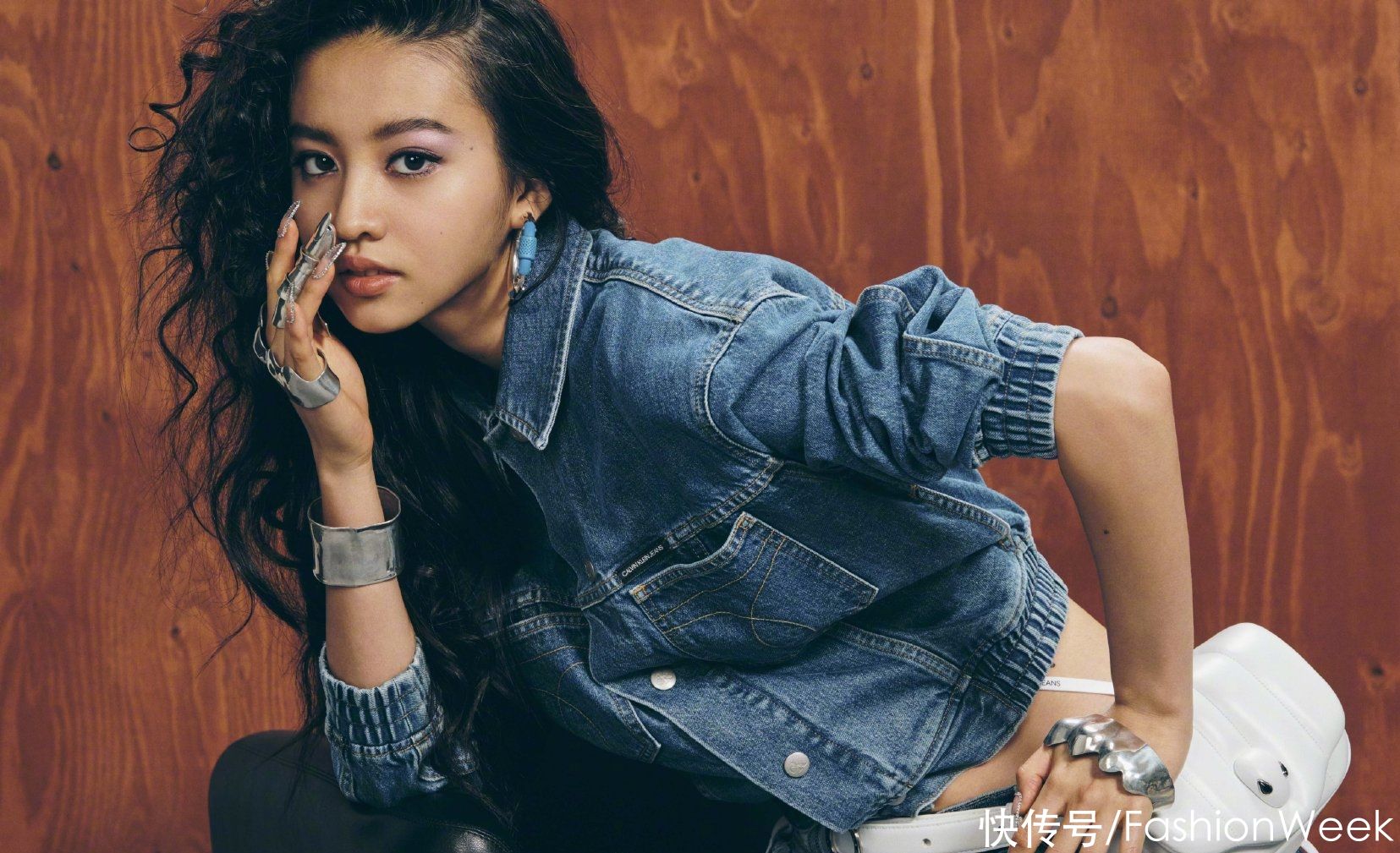 木村光希可塑性太强，穿黑色蕾丝裙展女人味，时尚表现力超赞