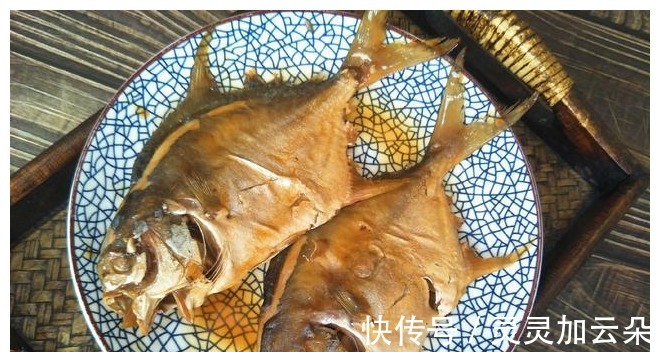 生姜汁|煎鱼时，容易粘锅掉皮，教你详细做法，鱼皮不掉还入味！