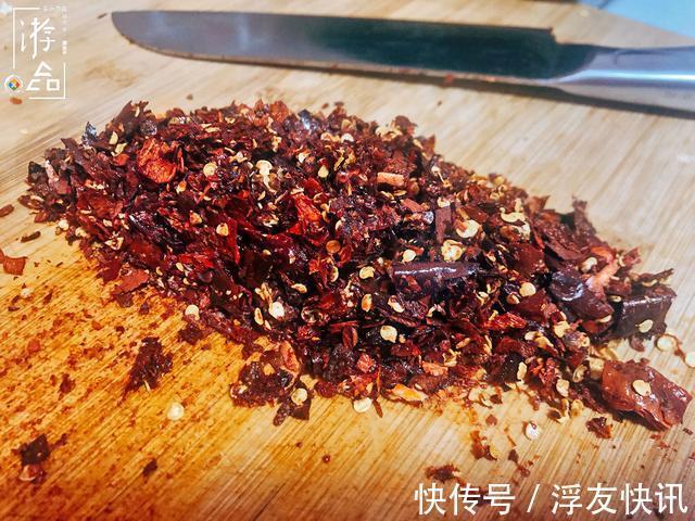 水煮肉片的正确做法肉片要大,辣椒要自己做,最好把豆芽换掉