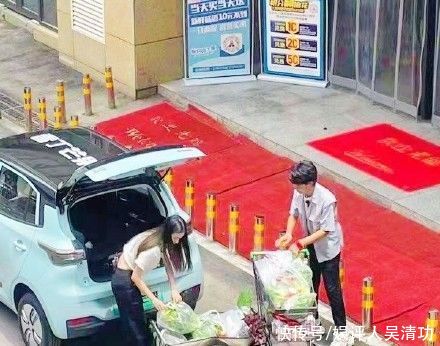 周也|丁真在《中餐廳5》的路透照比龔俊還多？周也當眾摳鼻孔引起熱議