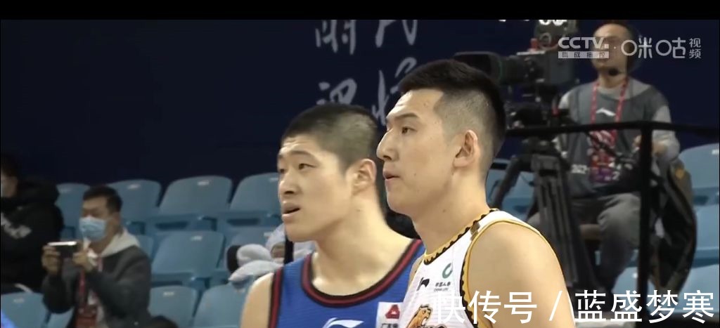 赵继伟|张镇麟半场砍下22分,赵继伟无私助攻,辽宁男篮60-36天津男篮!