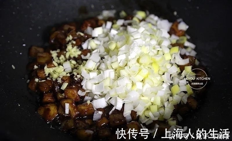 包子|纯素馅大包子,比肉馅的汤汁丰富,吃着更香