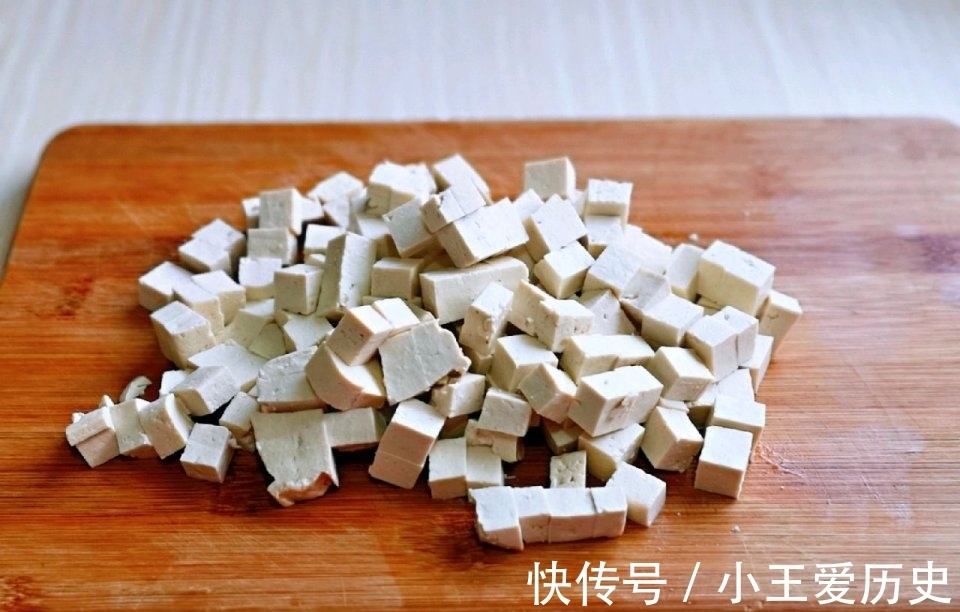 豆腐|豆腐这样吃，鲜嫩可口还下饭，不到2块钱，就能做一大盘